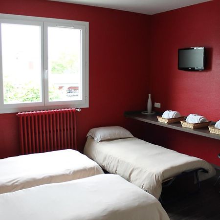 La Hourquie Cafe Hotel Morlaas Room photo