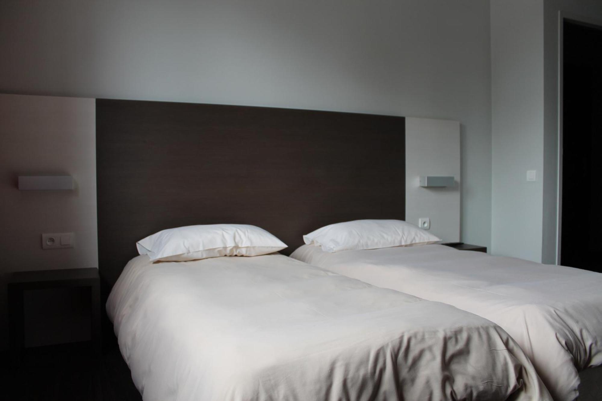 La Hourquie Cafe Hotel Morlaas Room photo