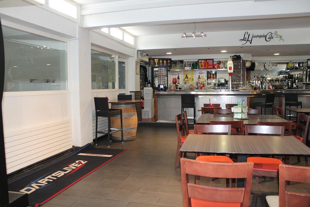 La Hourquie Cafe Hotel Morlaas Exterior photo