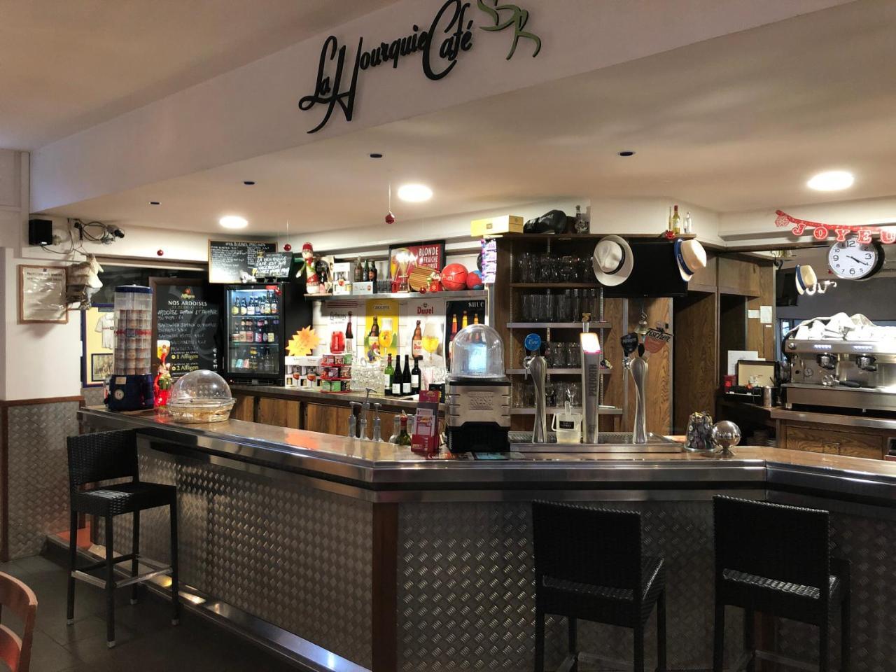 La Hourquie Cafe Hotel Morlaas Exterior photo